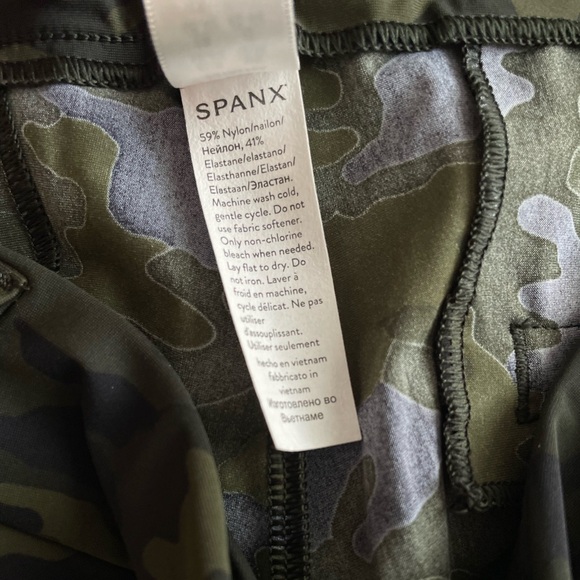 Spanx Sunshine Shorts 6” Green Camo - Picture 12 of 12